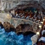 Un restaurant hors du commun dans une grotte en Italie