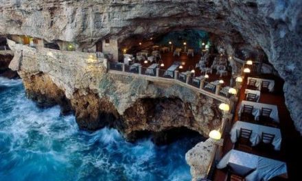 Un restaurant hors du commun dans une grotte en Italie
