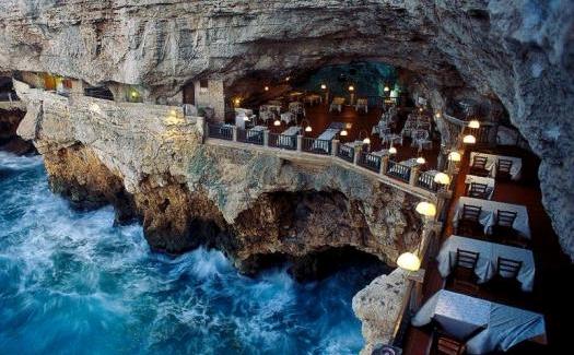 Un restaurant hors du commun dans une grotte en Italie