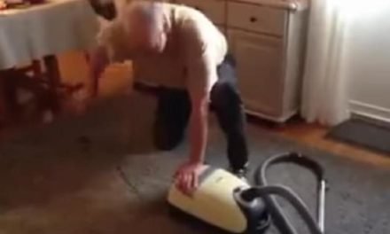 Papi a sa technique pour démarrer un aspirateur