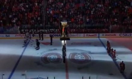 La marseillaise dans un stade de hockey sur glace à Montréal